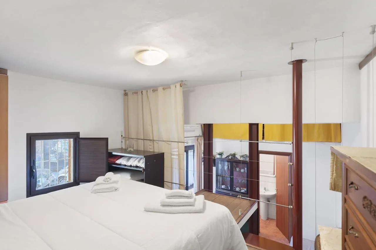 Holiday home Casa Vacanza Helena Centro Storico Palermo