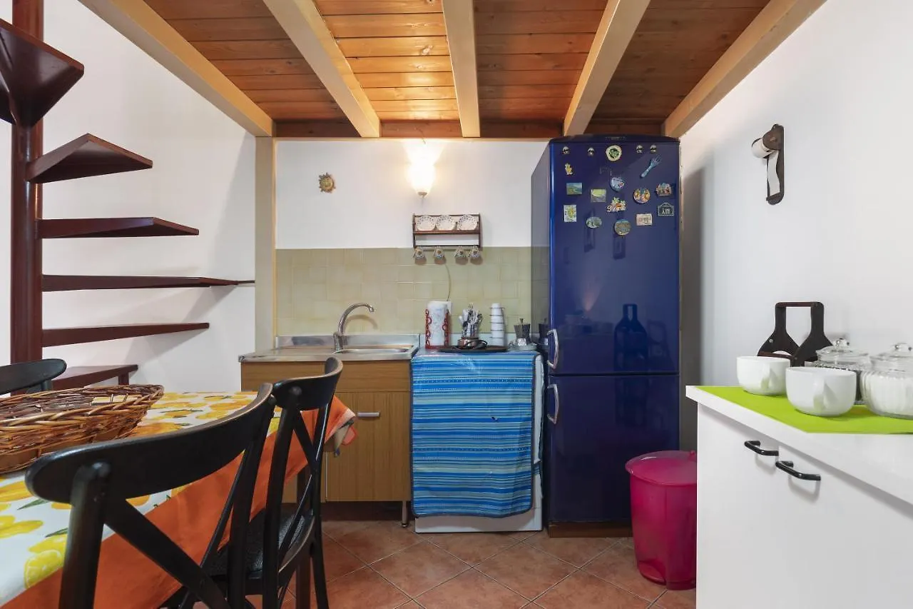 باليرمو Casa Vacanza Helena Centro Storico 0*,  إيطاليا